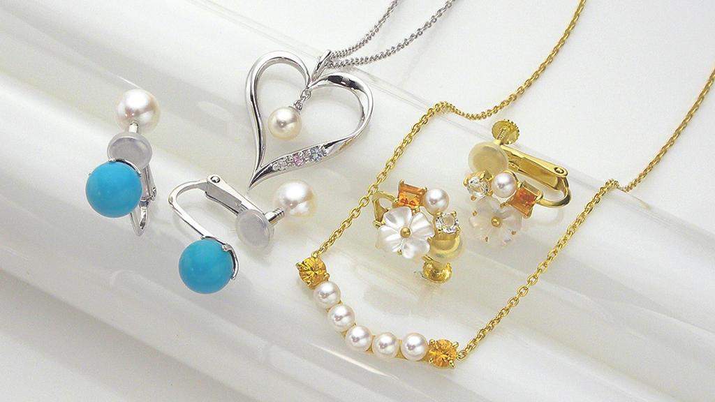 産学連携で生まれた4種のパールアクセサリーが、若い女性たちに勇気と