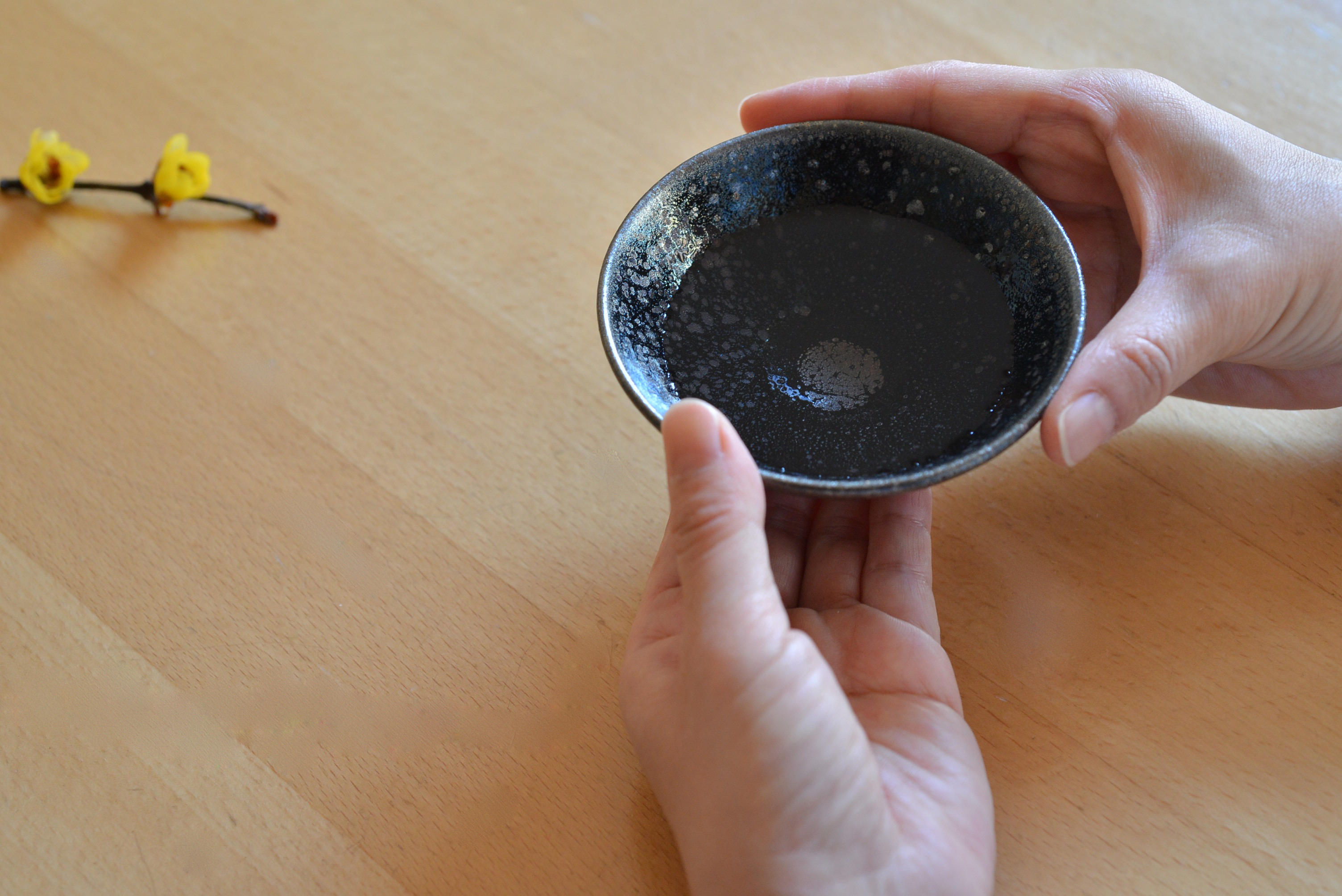 V　天目　窯変　曜変　ぐい呑　酒器　虹彩　作者不明 京焼・清水焼 土渕善亜貴（陶葊窯） 曜変天目酒盞 – SEIKADO