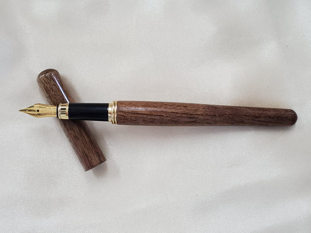 二千年の時を超えて蘇る芳醇な香り。水中に眠っていた希少な神代楠で