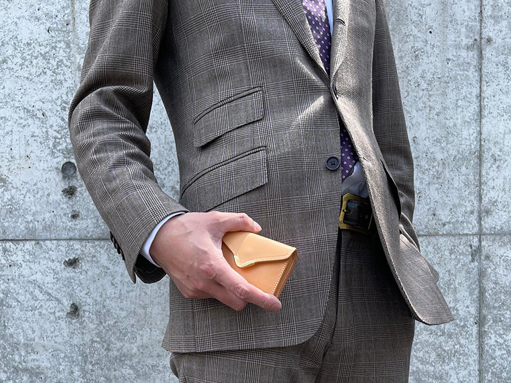 カードケースの大きさに長財布の収納力デザインも妥協しない高級