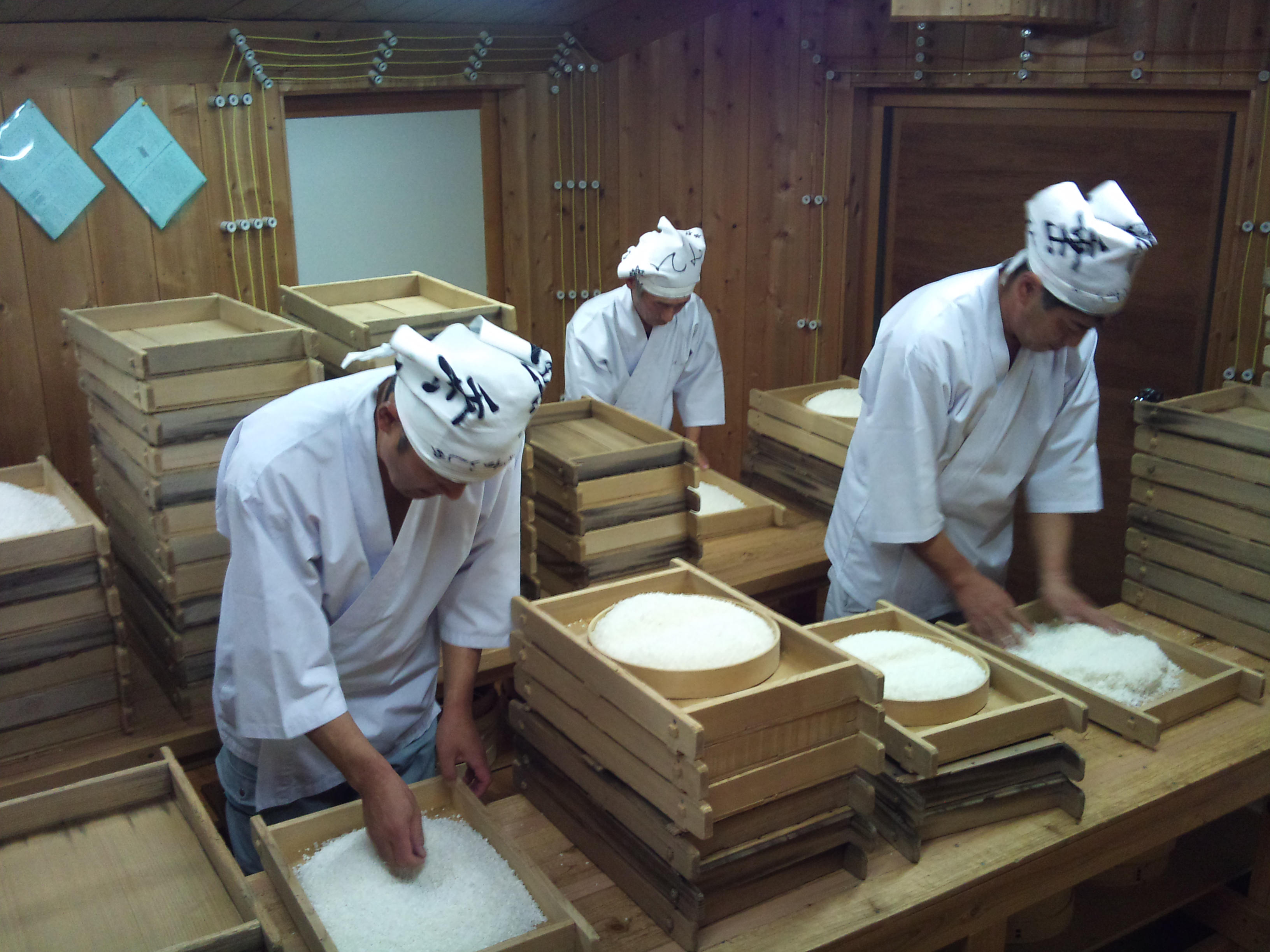 竹の露がつくる、大古酒「COSH COSH」と月山深層シリカ天然水（仕込み