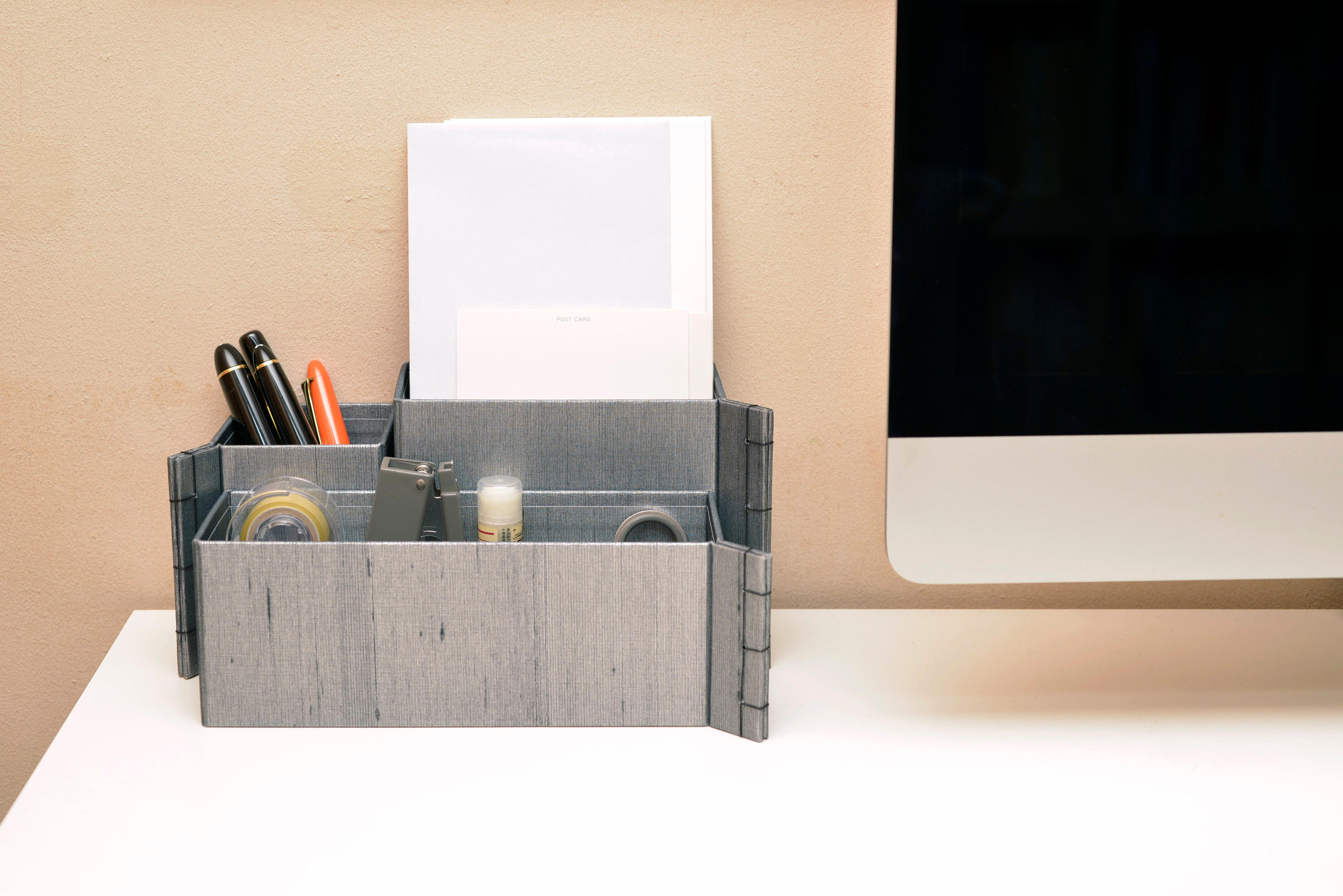 紙本掛軸 石版画 夢二と思料致します。紙収納箱 紙本掛軸 石版画 夢二と思料致します。紙収納箱 紙本