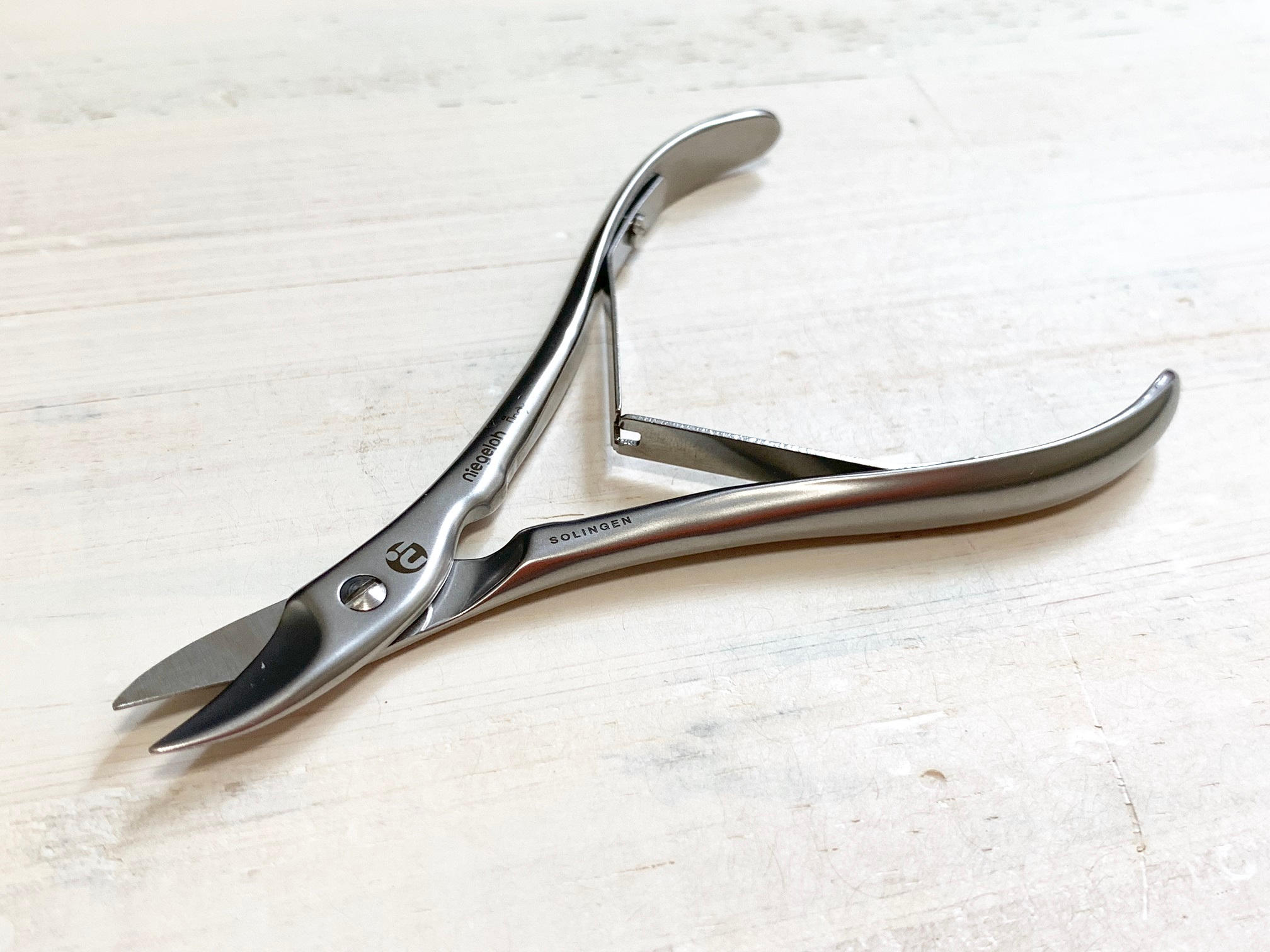 少ない力でもスムーズに爪が切れる、軽くて使いやすいドイツ製の