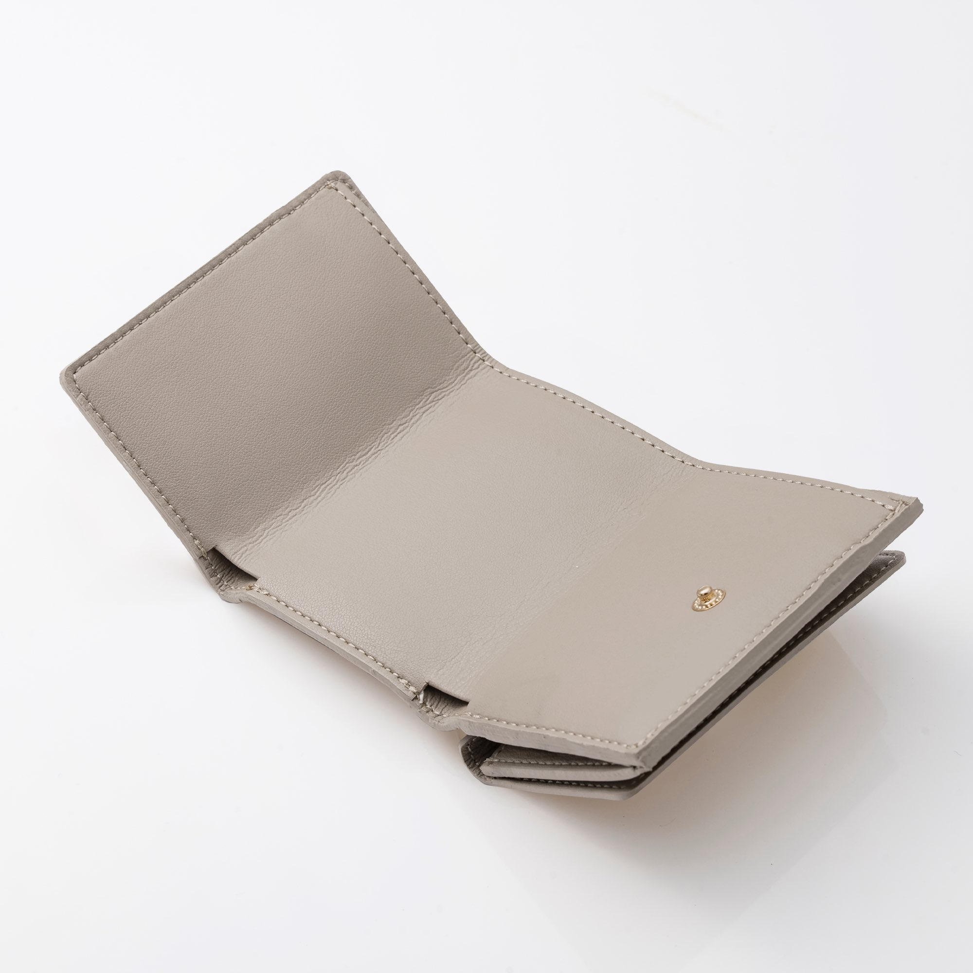 コンパクト財布「IVY」〜本革を凌駕する新素材〜“竹・貝殻・りんご”を