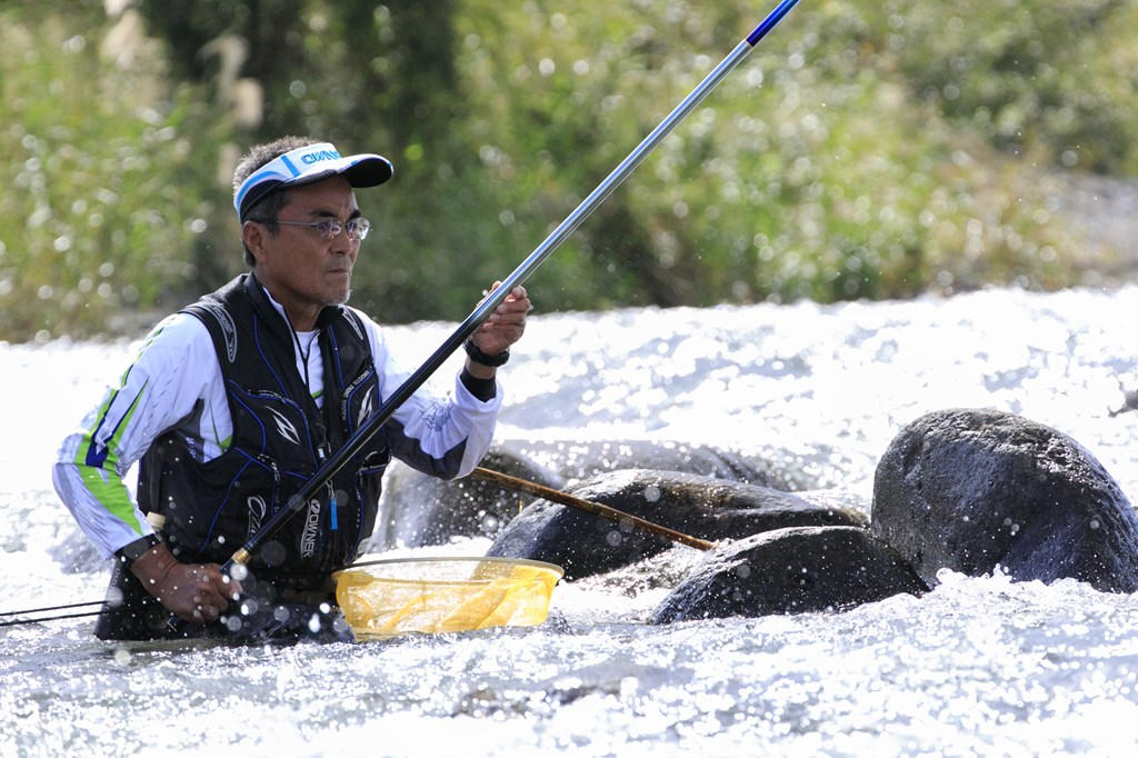 現代アユ釣りのレジェンドたちが集結！「70歳以上の名手による真剣勝負