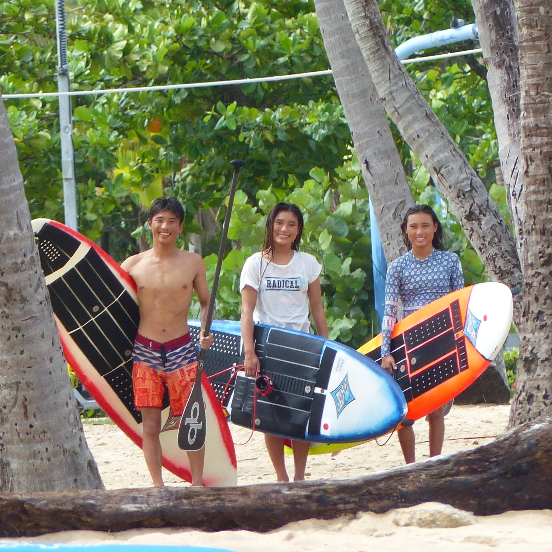 プロサーファー3兄妹、ロングボード世界タイトル獲得を皆さんと実現