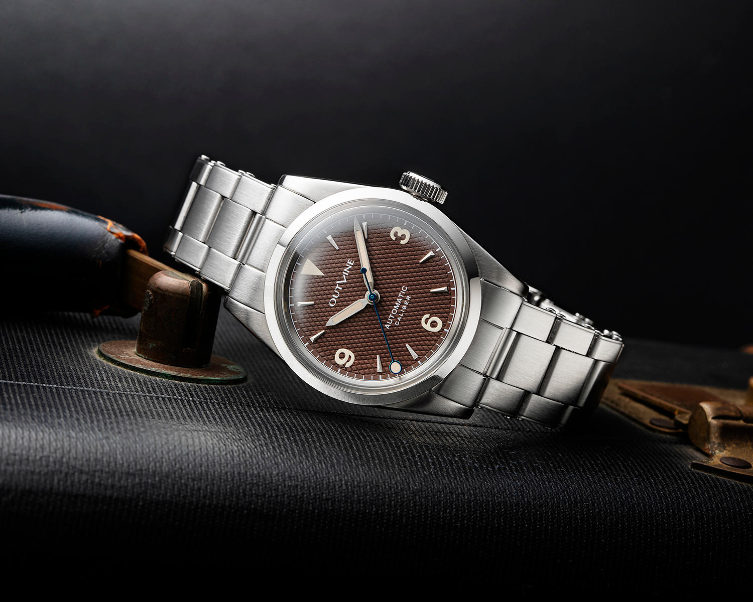 日本製機械式で5万円台から】ロレックス好きも2度見する褪色ブラウン