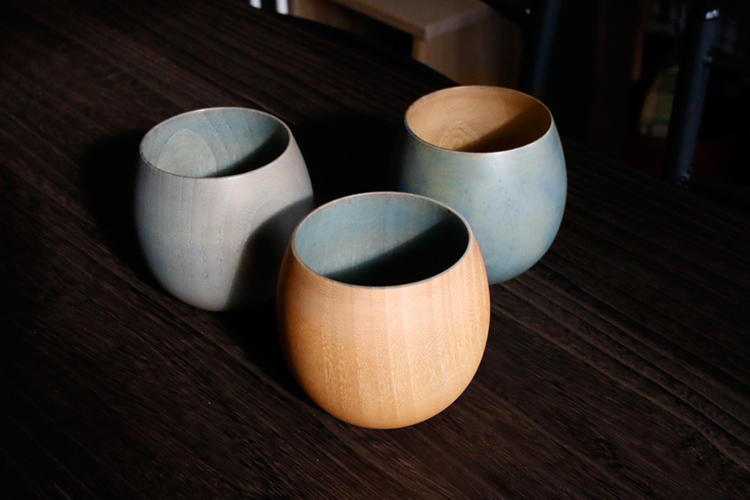 青色の漆器 人物画付き 自分で塗るごとに深みが増すブルーグレー。青漆の魅力を体験して