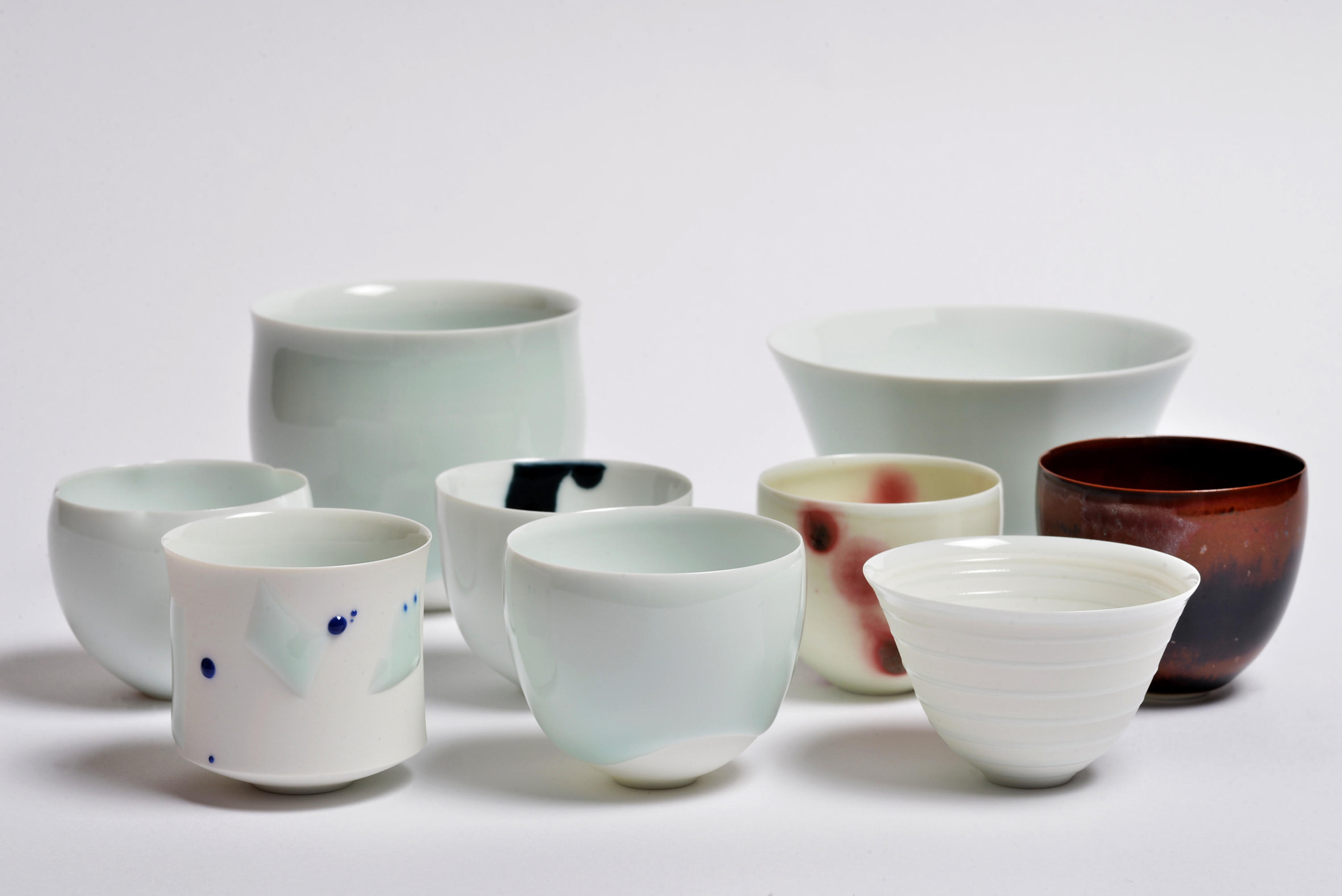 百田暁生］端正な器にとろりとかかる淡い青磁釉が魅力のモダン有田焼