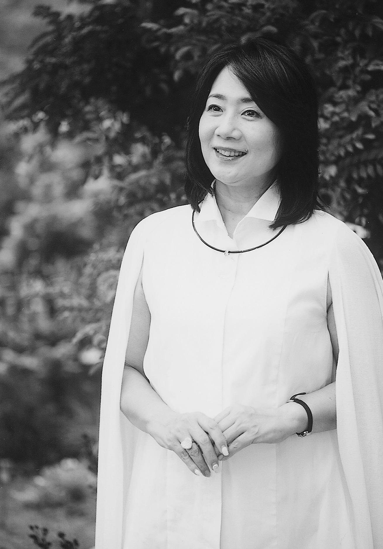 佳香】山田えい子 高さ31cm『揺』ガラス花器 共箱 本物保証