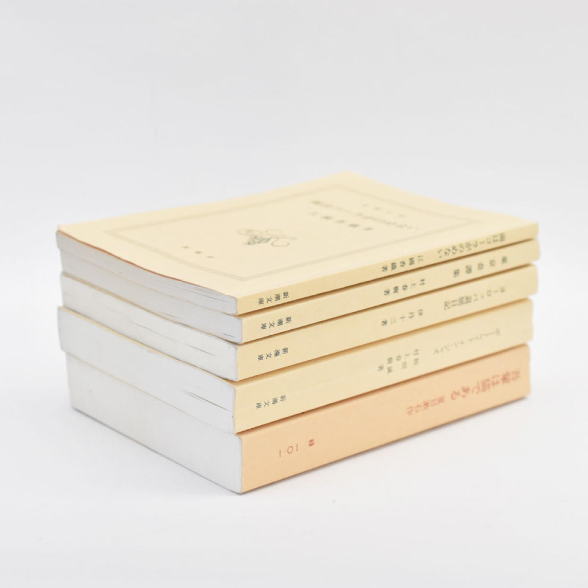 あなたの持っているどんな厚みの文庫本にも対応！名入れできる牛ヌメ革