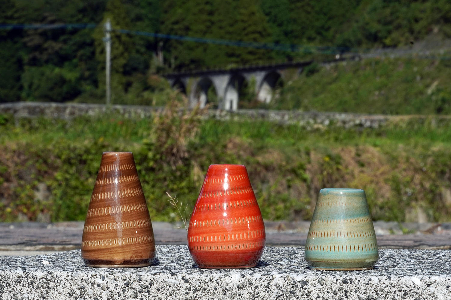 おうち時間に彩りと遊び心を！カラフルでかわいい小石原花器・小物立て