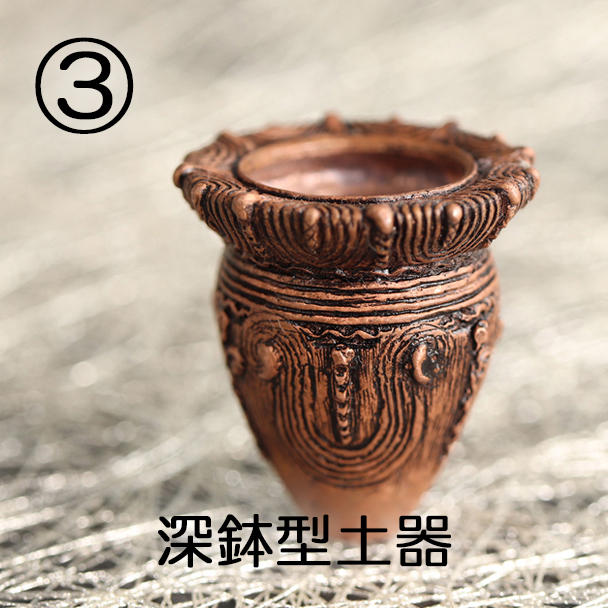 シリア土器 独特なデザイン 陶器 織部 絵付けも相まって現代アートのような作品 絵を描く時は無心