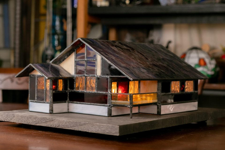 あなたの夢と希望、思い出が詰まったお家をステンドグラスで光り輝く