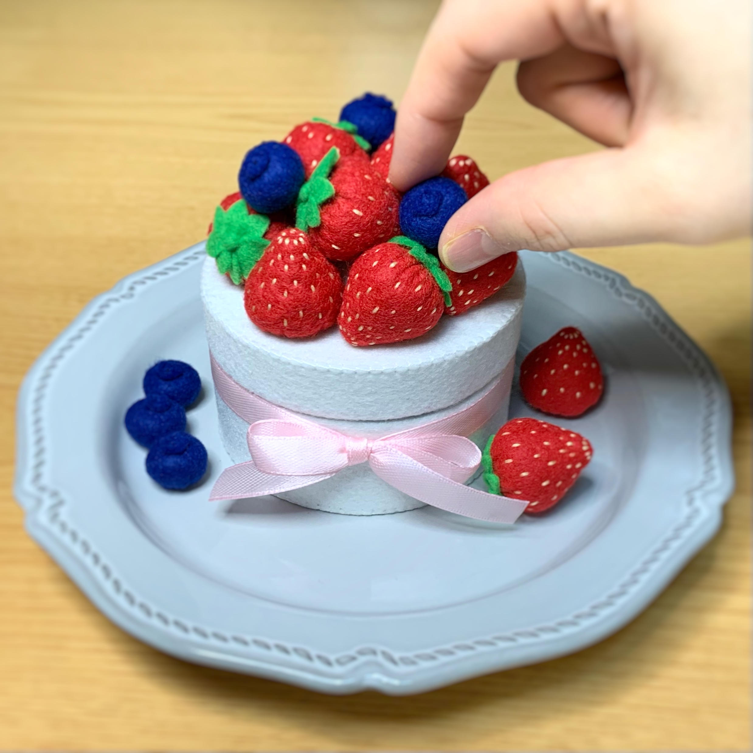 初心者でも分かりやすく作れる！フェルトケーキの小物入れの本を出版