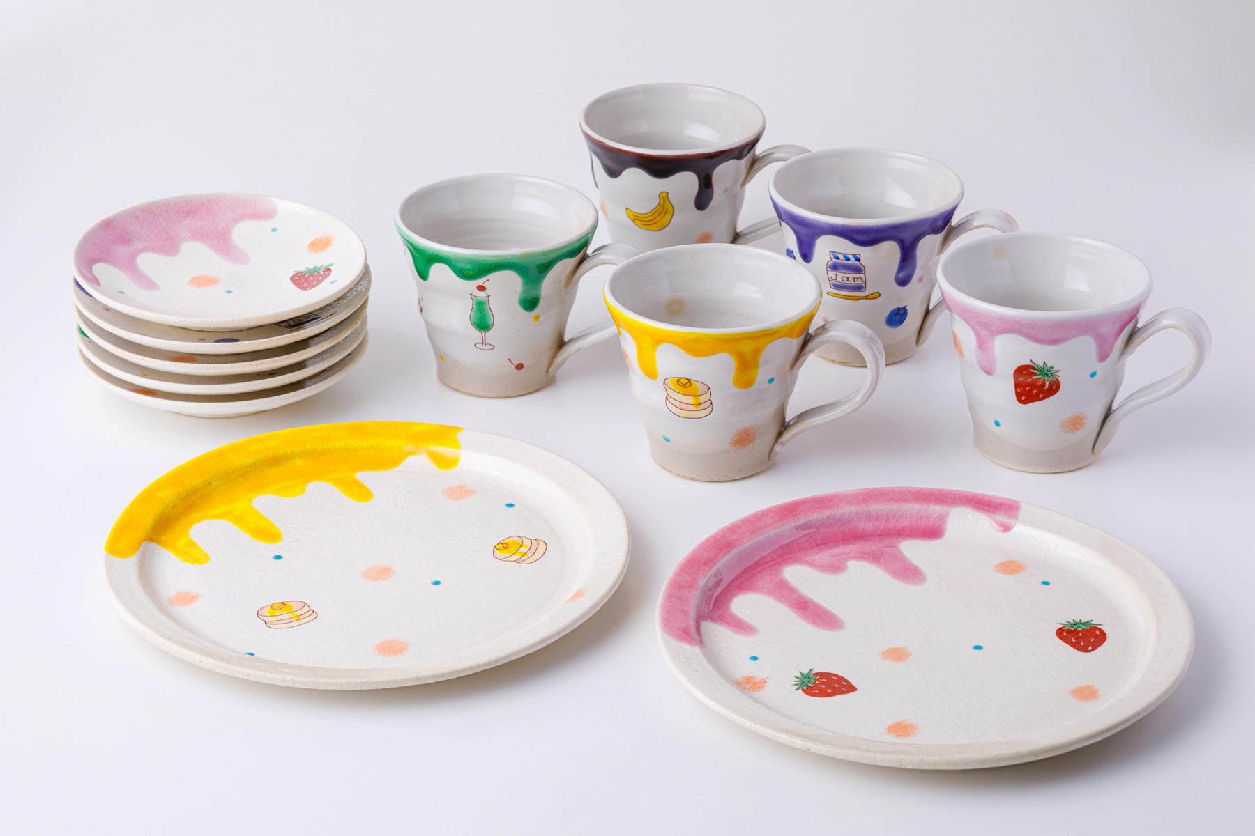 美しい古美術◼️蔵からクリーム色とコバルトブルーの可愛い深めのお皿が出て来ました、 伝統的だけどかわいい！九谷焼 虚空蔵窯の