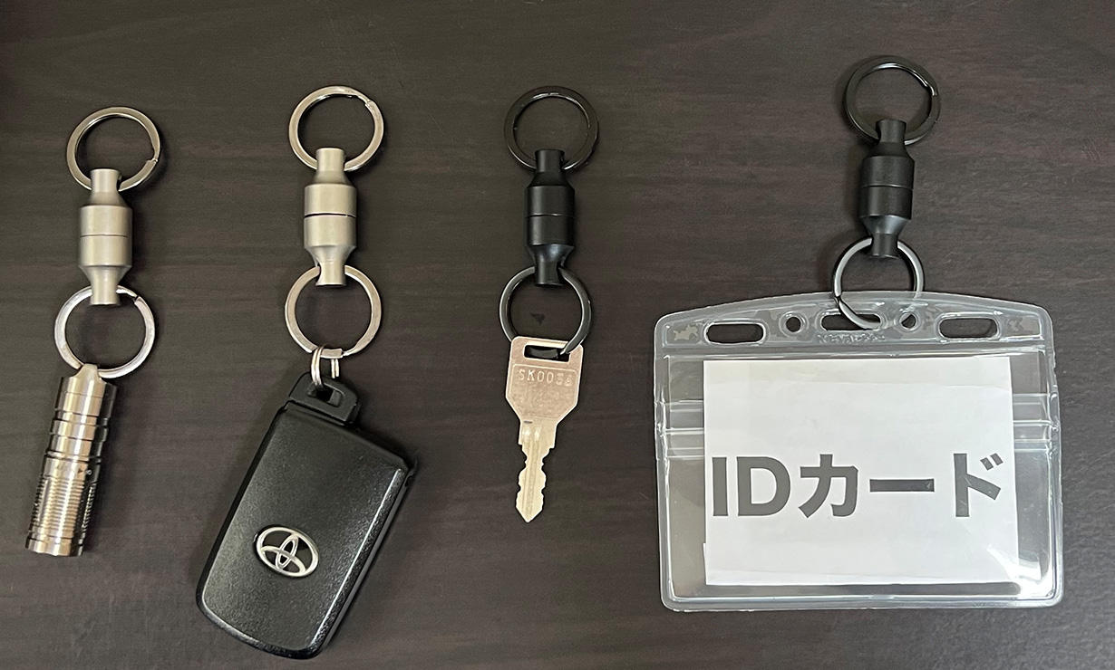 朝の忘れ物防止！アウトドアシーンでも役立つチタン製マグネットマルチ