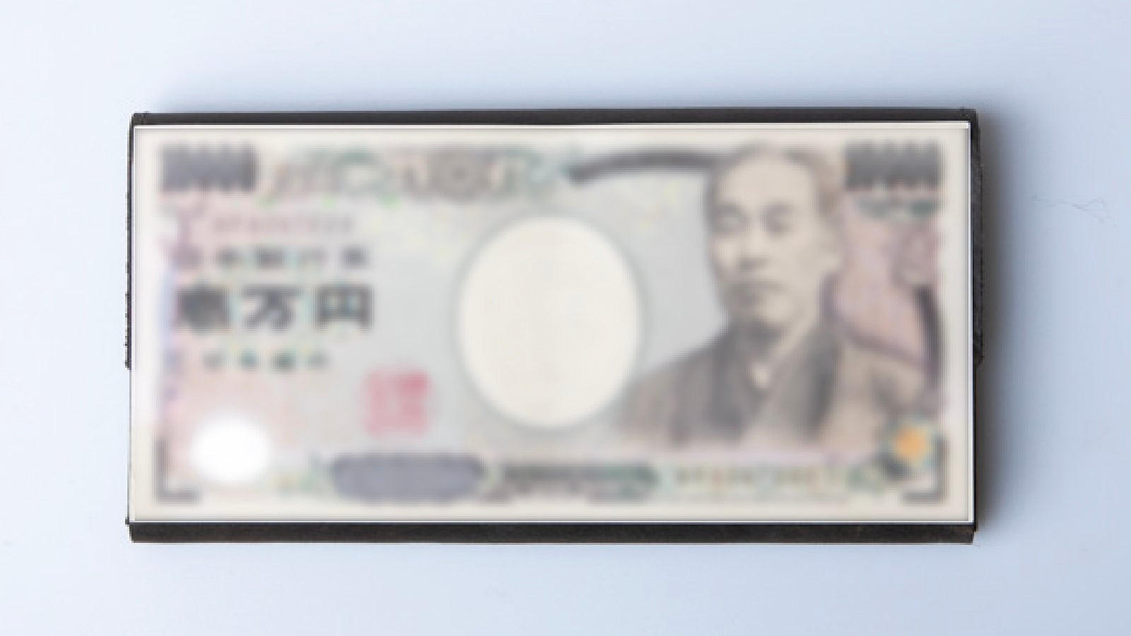 TIDYシリーズ最小最軽量の小さい長財布。紙幣を折らずに収納×分離型