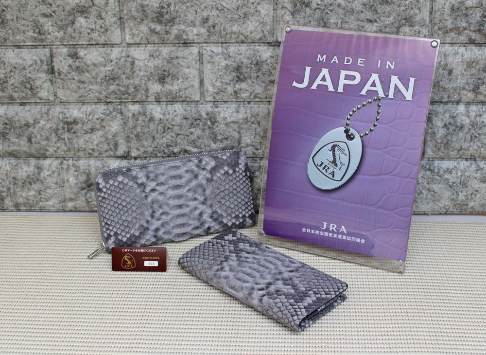 巳年に生まれた奇跡のアイスグレーパイソン革を使った財布