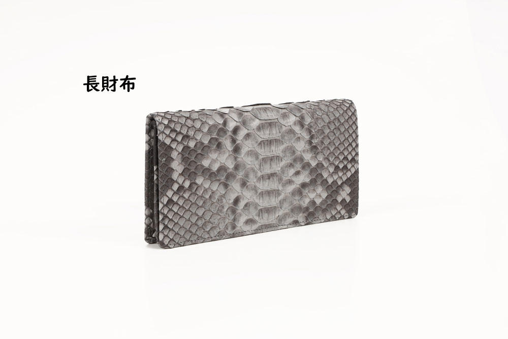 巳年に生まれた奇跡のアイスグレーパイソン革を使った財布 | クラウド