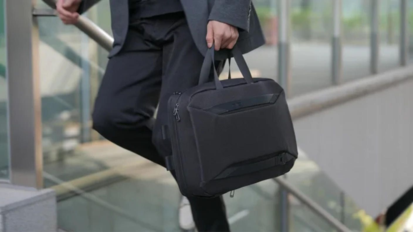 クラウドファンディングプロジェクト：建築家設計。令和の四次元ポケット＆フィット感。ビジネスに最適なリュック｜NIID