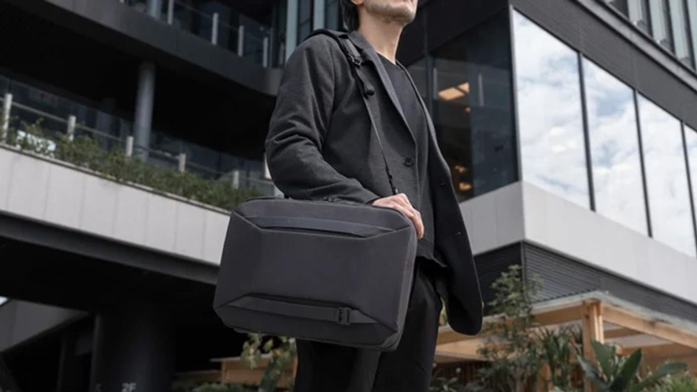 クラウドファンディングプロジェクト：建築家設計。令和の四次元ポケット＆フィット感。ビジネスに最適なリュック｜NIID