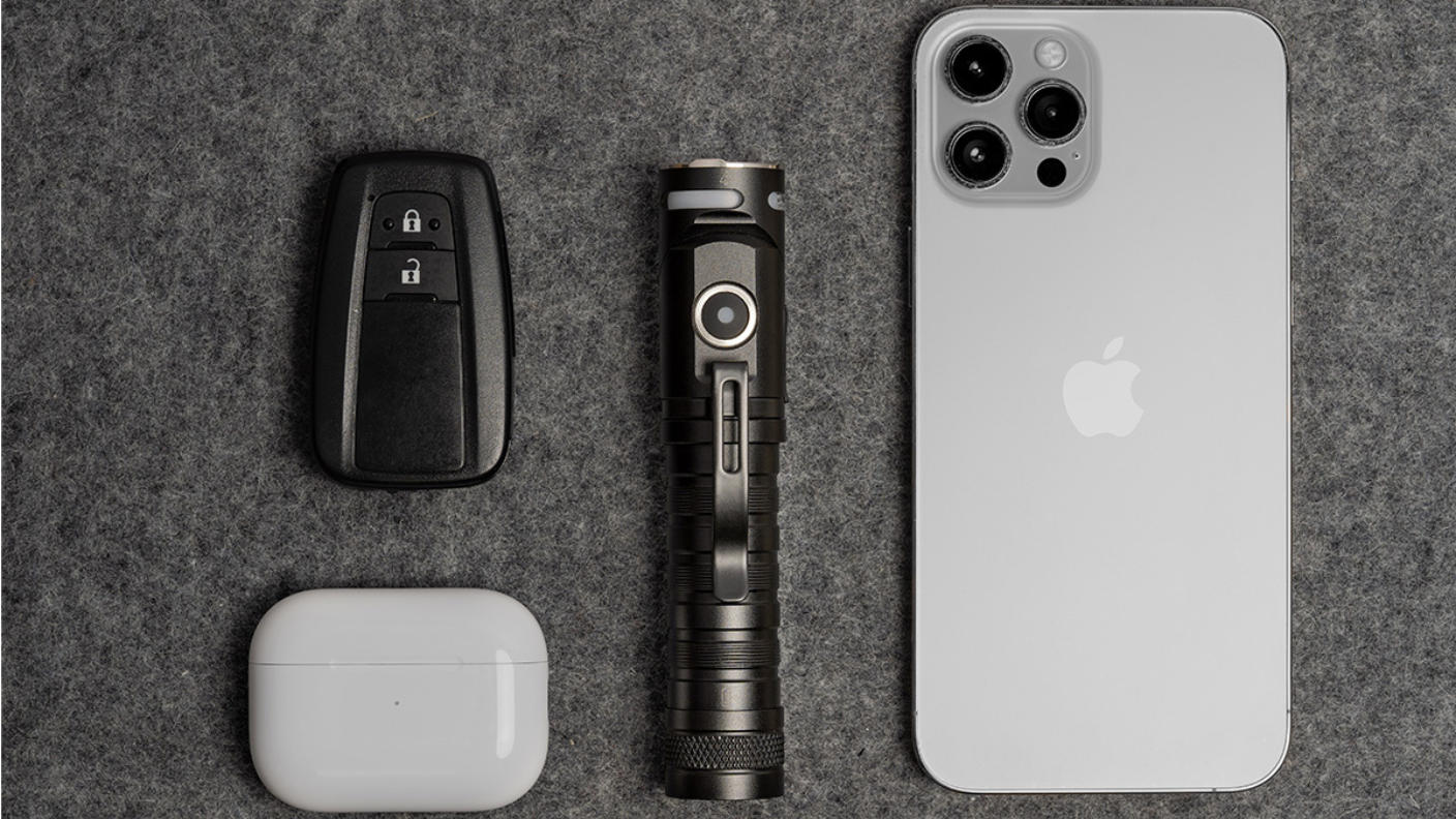 クラウドファンディングプロジェクト：累計1万個出荷◎回転ヘッドで帽子装着OK！驚異の高輝度＆照射距離のLED懐中電灯