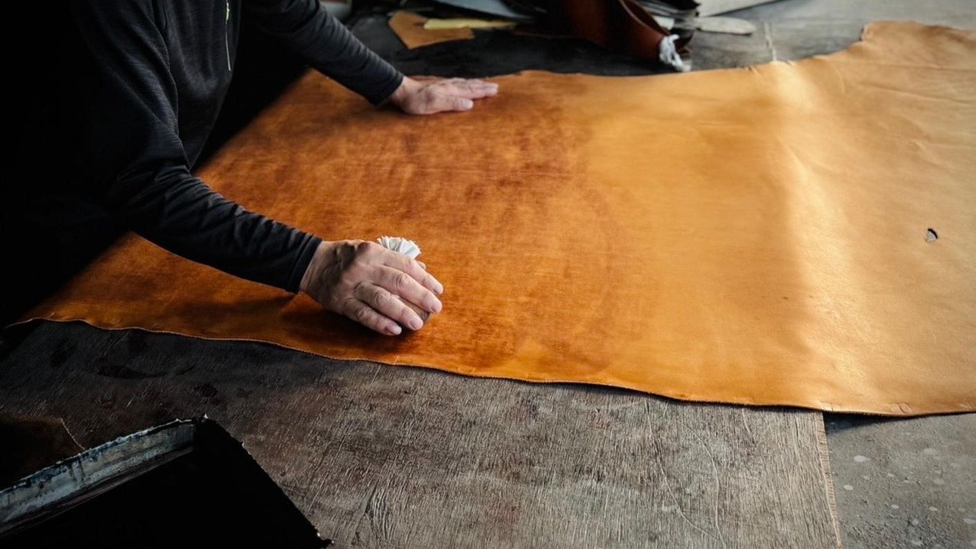 クラウドファンディングプロジェクト：まるで使い込んだような色艶で大人の味わいを楽しむ。極上アンチック3wayトート