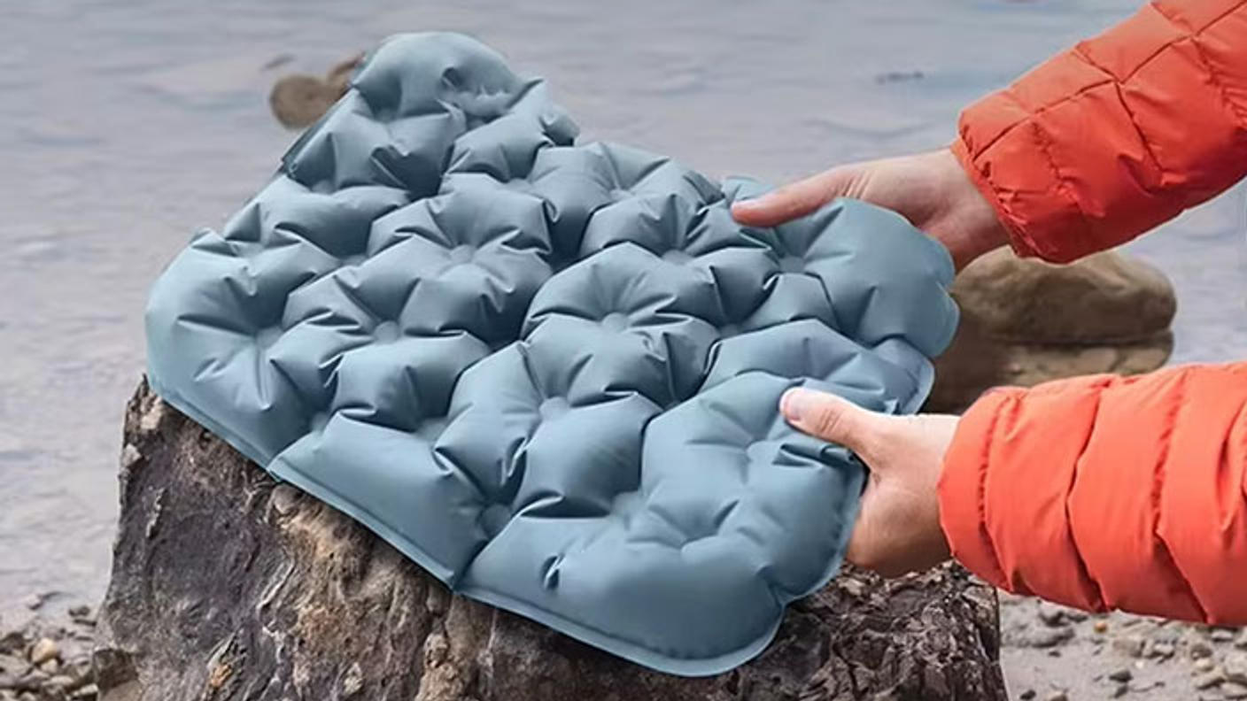 クラウドファンディングプロジェクト：【累計出荷数1万個】どこでも簡単に膨らませられる厚さ5cmの3Dエア―クッション