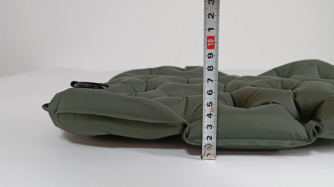 クラウドファンディングプロジェクト：【累計出荷数1万個】どこでも簡単に膨らませられる厚さ5cmの3Dエア―クッション