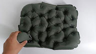 クラウドファンディングプロジェクト：【累計出荷数1万個】どこでも簡単に膨らませられる厚さ5cmの3Dエア―クッション