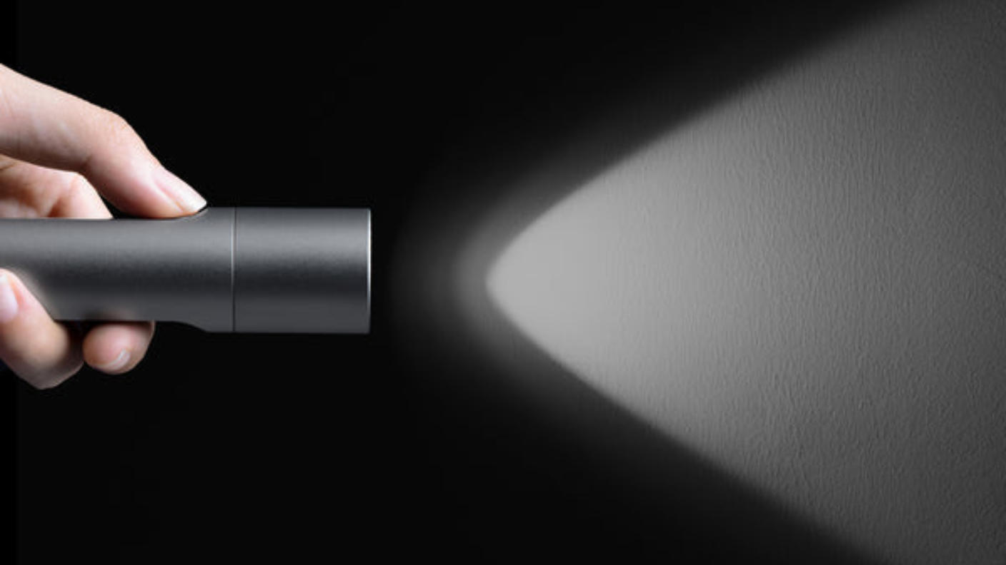 クラウドファンディングプロジェクト：利便性、デザイン性どちらも妥協しない！防塵防水ミニマルサイズ多機能LED懐中電灯