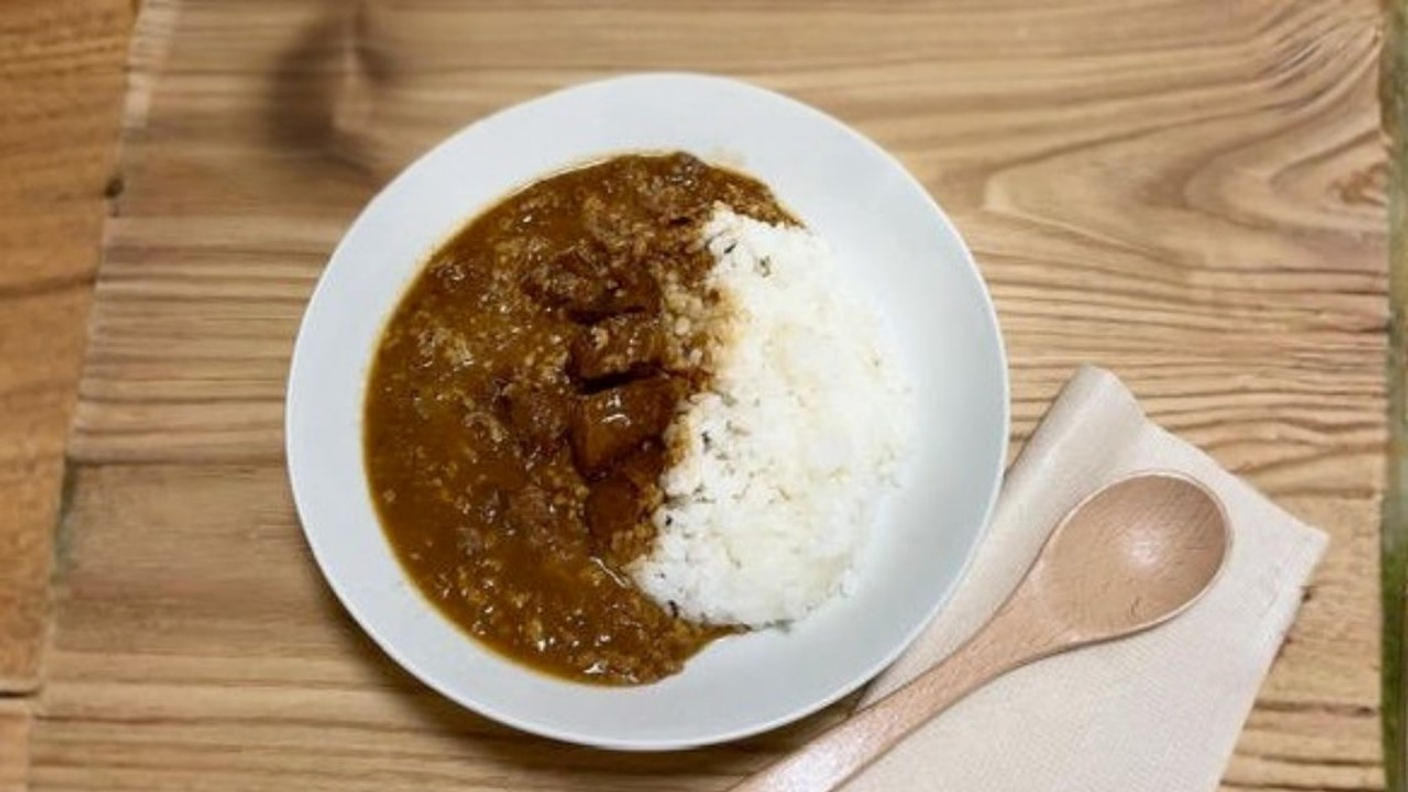 クラウドファンディングプロジェクト：牛ミノと牛タンを使用し、下処理と加工にこだわって仕上げたホルモンカレー