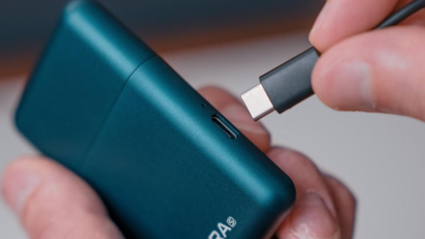 クラウドファンディングプロジェクト：累計出荷数1万個◎カード型でポケットにも余裕で入る！超小型電動シェーバーZERA