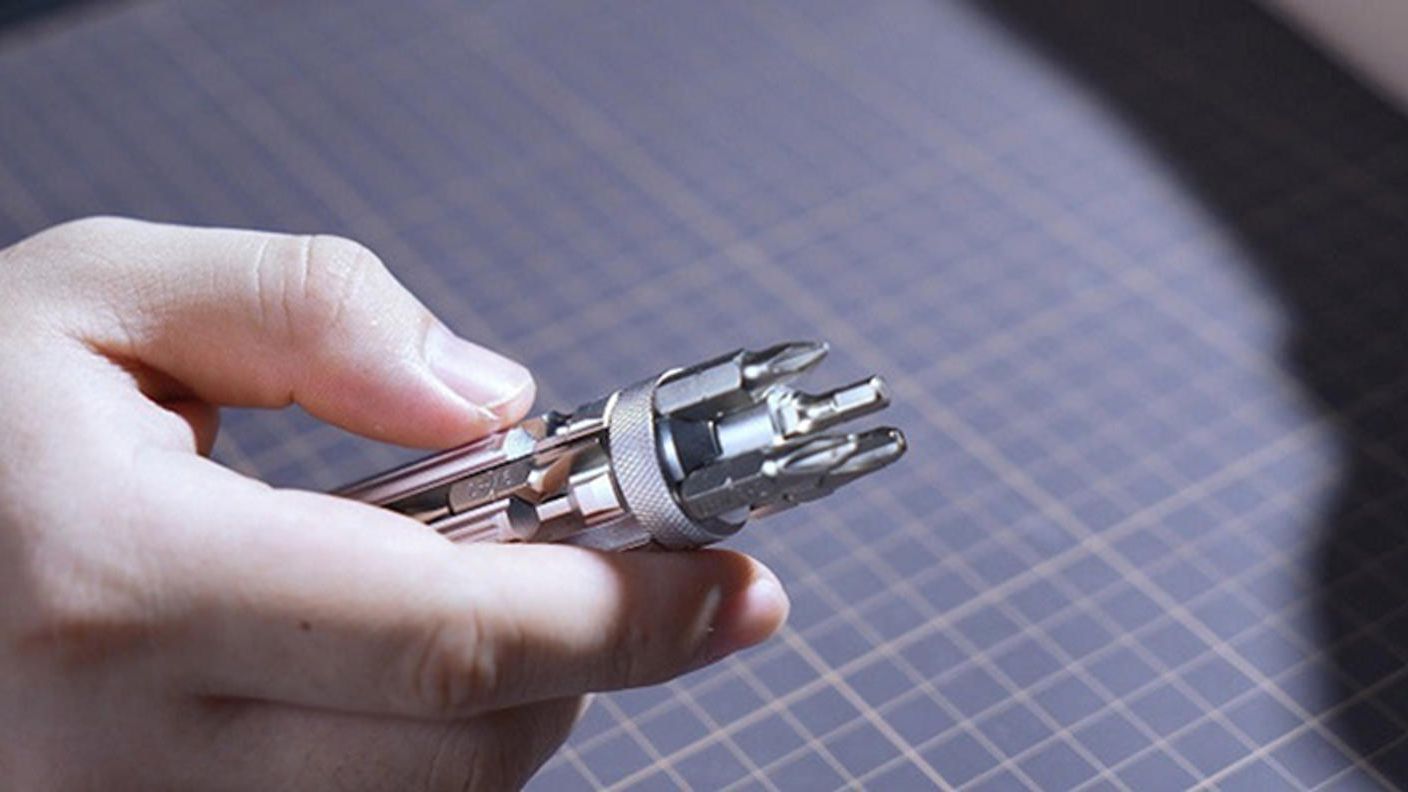 クラウドファンディングプロジェクト：内蔵ハンドルで回しやすい！18ビット収納式ドライバー【SYMTIK S1】 