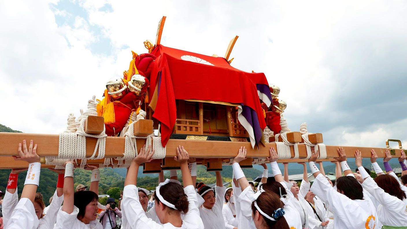 クラウドファンディングプロジェクト：京都随一の女神輿　白木状態の神輿を完成させ、松尾大社の大切な祭りに一層の華やぎと活気をもたらしたい