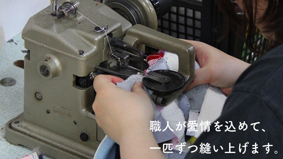 職人の技術】捨てられるはずのムートン端材を活用し、世界に一体だけの