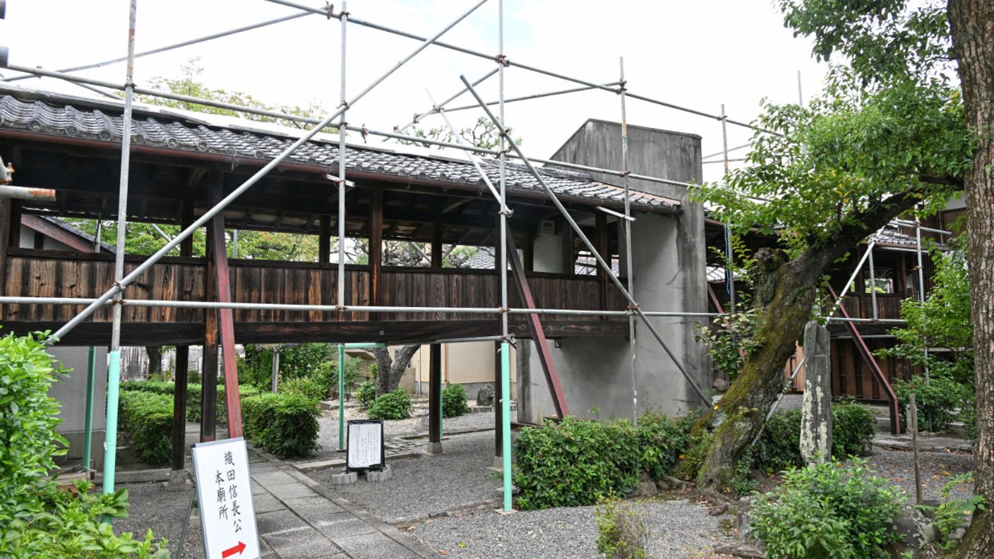 クラウドファンディングプロジェクト：織田信長公が眠る京都・寺町の阿弥陀寺　大正期に勅使を迎えた格式高い唐破風檜皮葺の玄関を修理したい