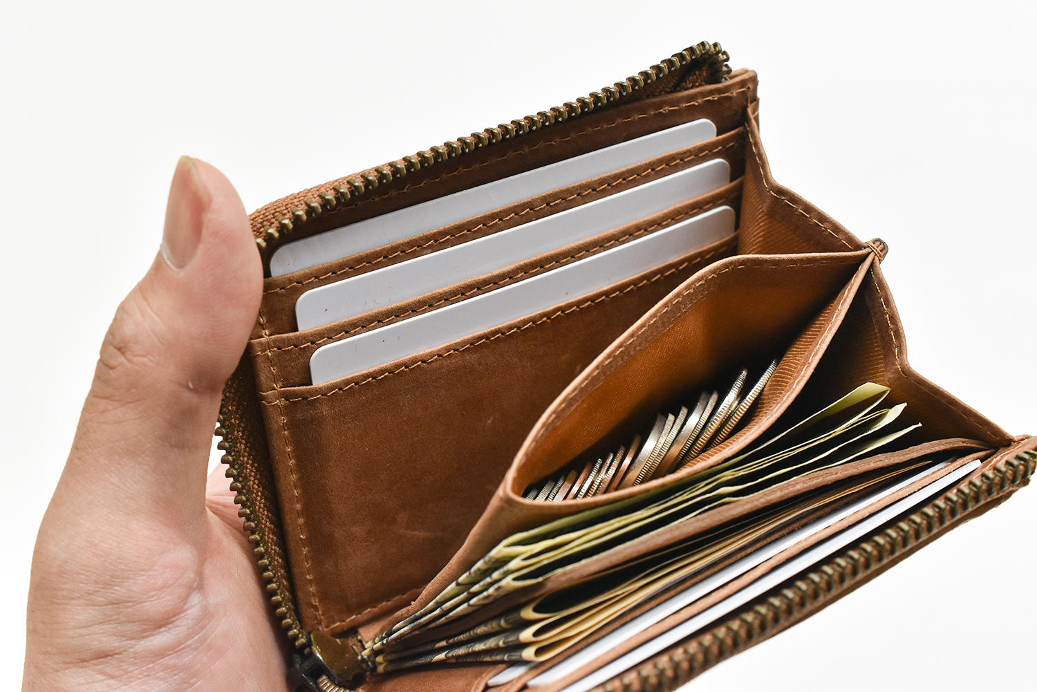 手のひらサイズの整理整頓革財布。手放せない、さらに小さくなったTIDY