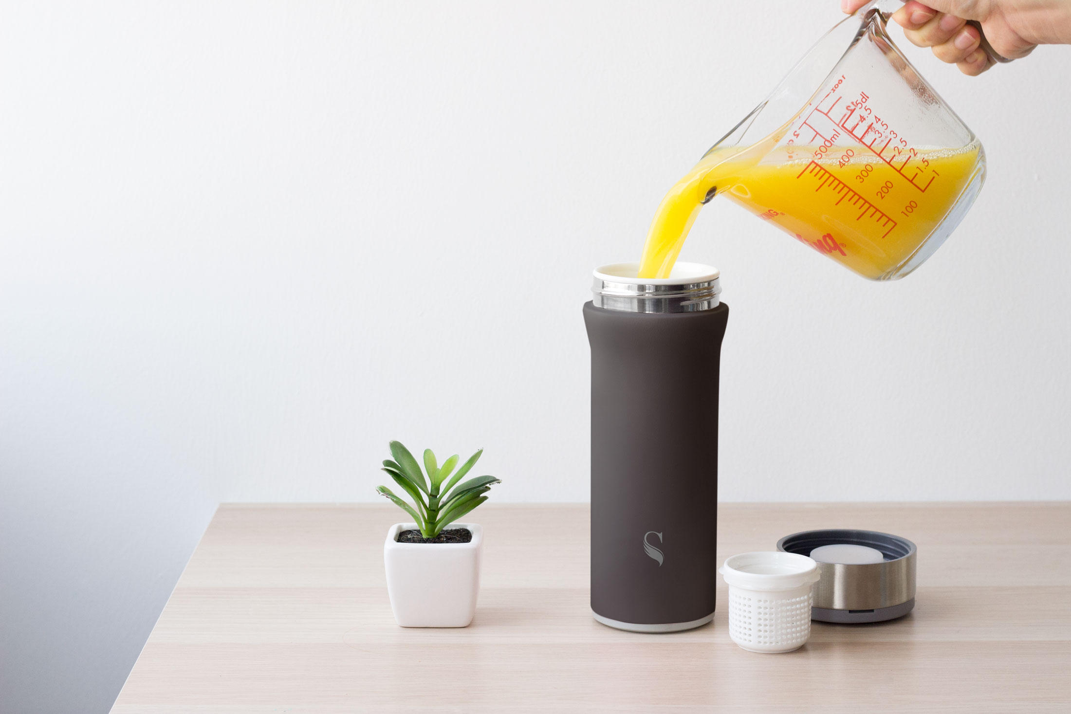 もうステンレスボトルは使えない。何でも飲める磁器製KOKORO