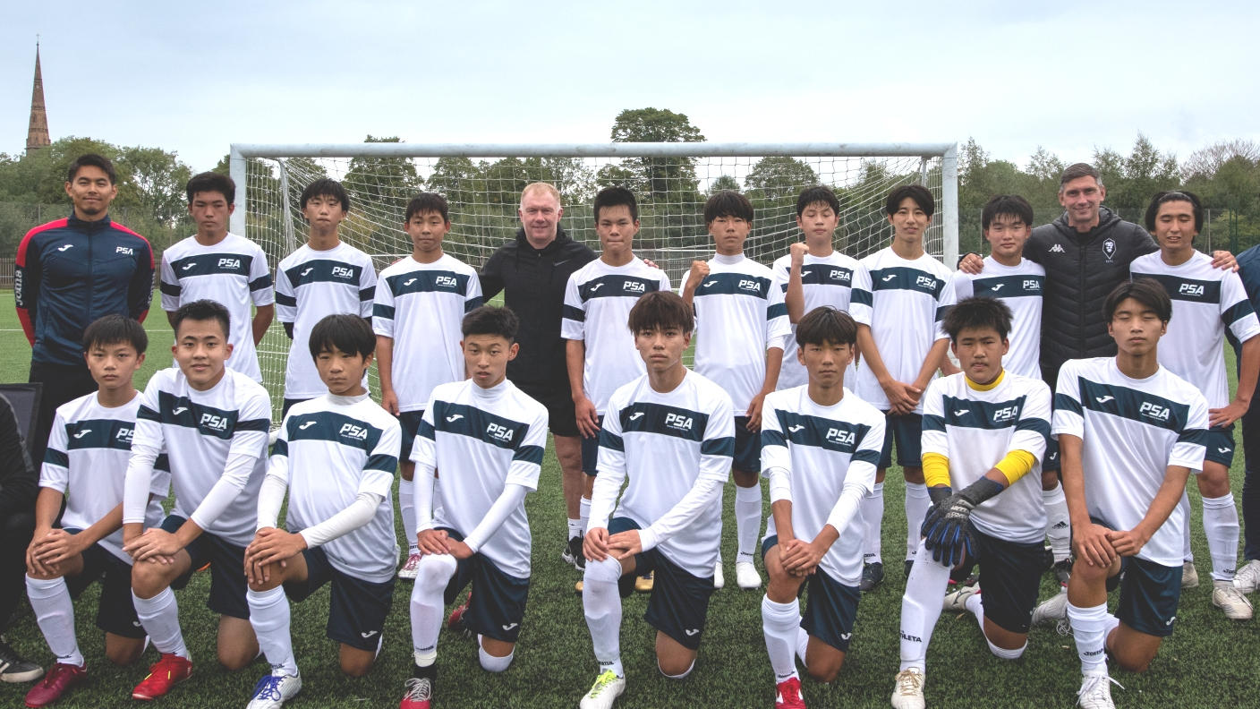 マンUレジェンドから直接指導を受け、イングランド強豪チームと対戦