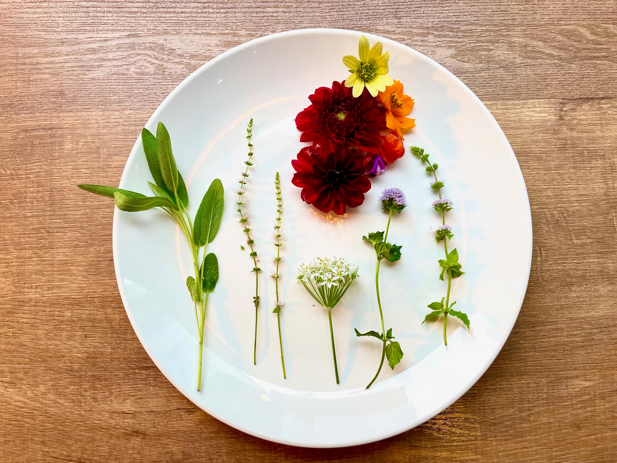 見て楽しむから、食べて楽しむへ！エディブルフラワーのお菓子を五つ星