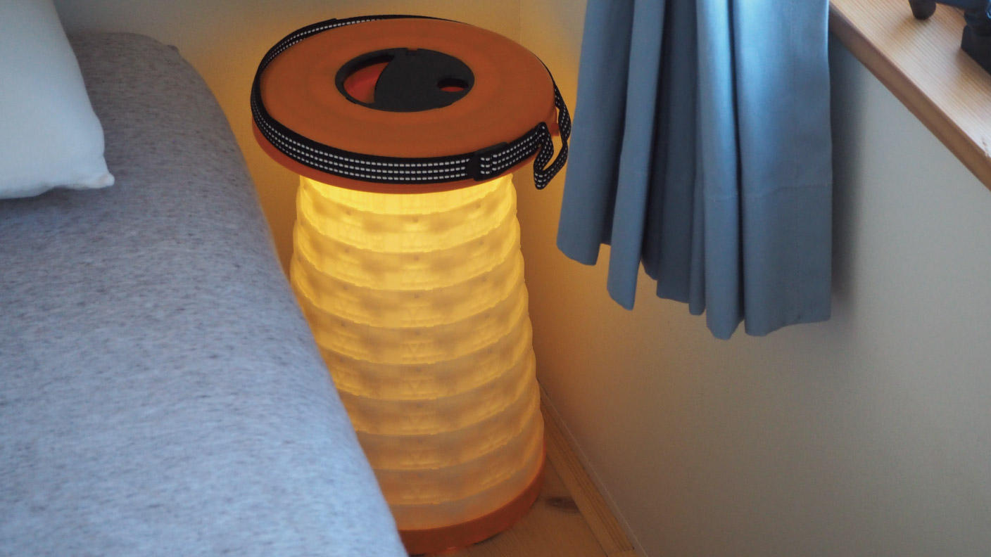 ランタンのようなアコーディオンツリーチェア】秒で出し入れ！高さ調節