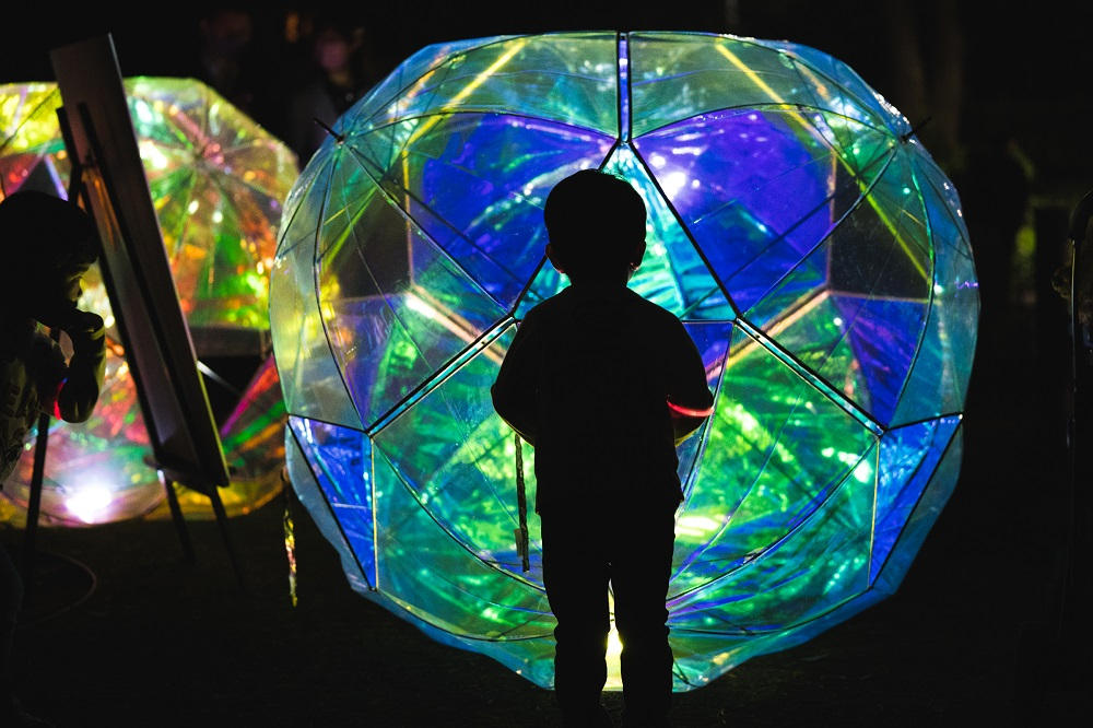 千葉公園が非日常空間に。ナイトアートフェス「YohaS-夜ハス- 2023」を