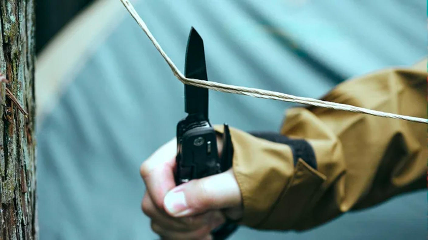 手のひらサイズの道具箱】頼れるキャンプの相棒、超軽量260gマルチ