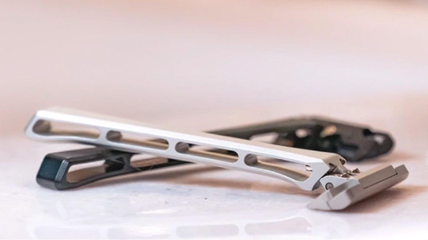 【新品未使用】スーパージェクション　ファイトシン 替刃革命！本格的な剃り味。プレミアムな航空機グレードアルミニウム