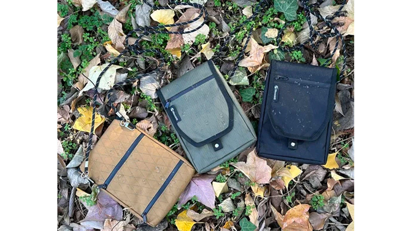 ワンタッチ開閉：財布にもなる雨にも強いスマホポーチ ！便利な小分け