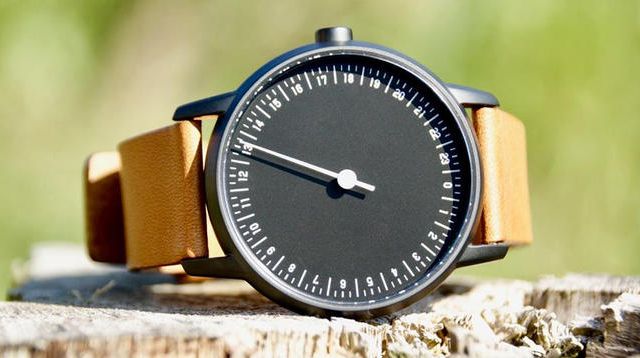1本の針で1日（24時間）を表示する、ドイツのデザイン時計〜SLOW ROUND 