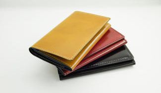 クラウドファンディングプロジェクト：老舗袋物製造メーカーが贈る、MADE IN JAPANの技術が総結集【草木染めコードバン名刺入れ】