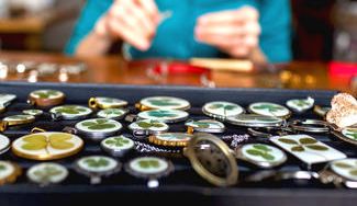 クラウドファンディングプロジェクト：手元に持つ幸せ・・・世界初！四つ葉のクローバージュエリー